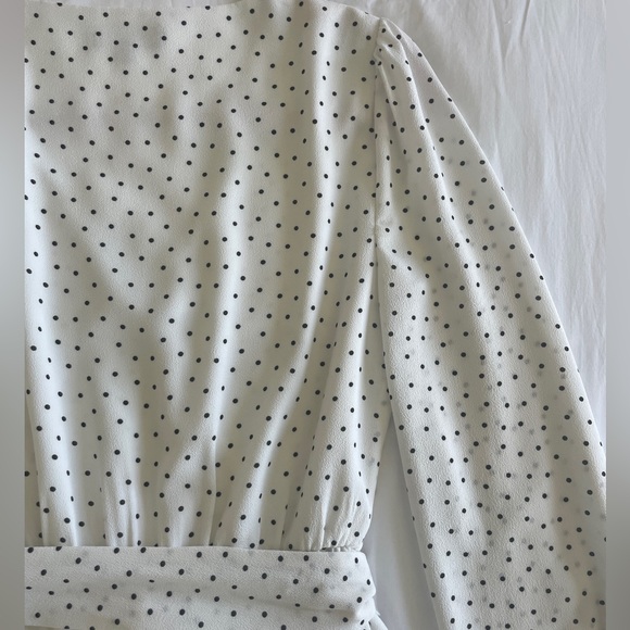 Long sleeve Poka Dot v-neck dress - Picture 2 of 12